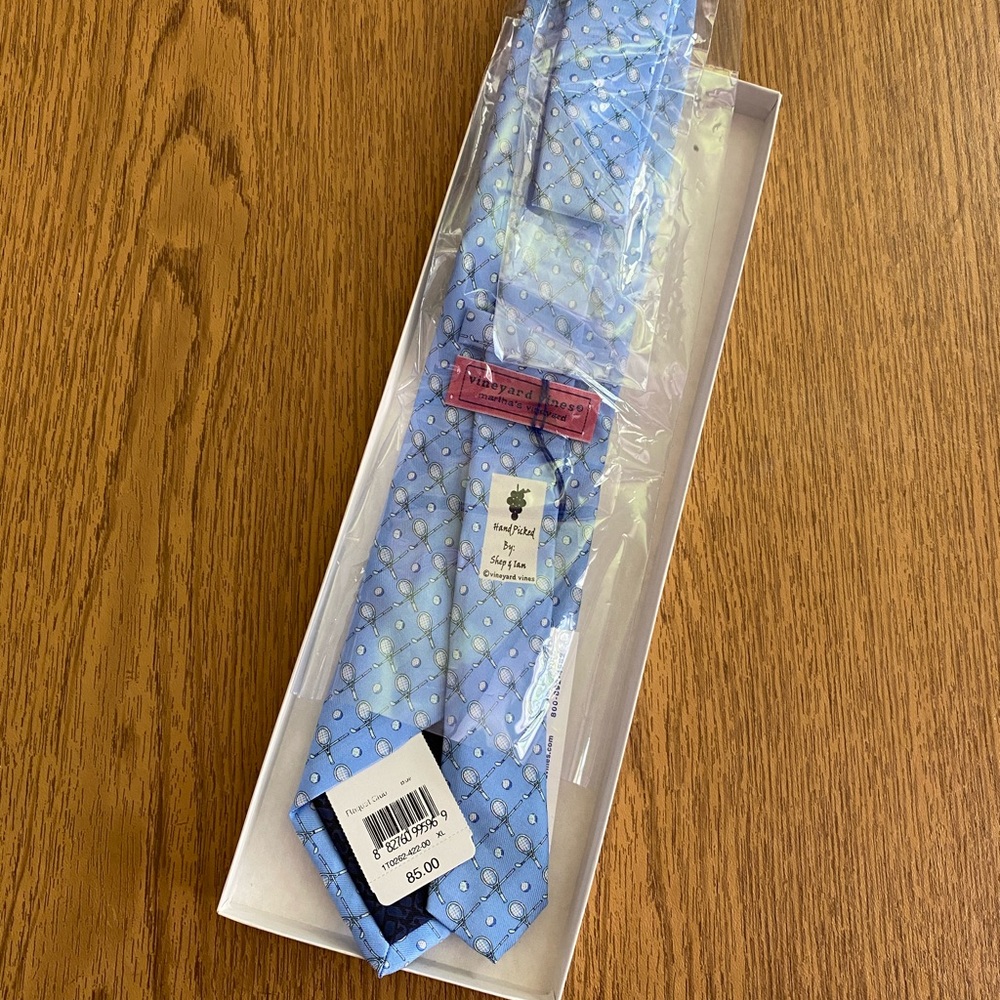 NWT Vineyard Vines Racket Club tie! - Picture 2 of 3